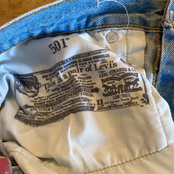 Gently Used Women’s Levi’s 501 Original Short Shorts - Picture 6 of 7